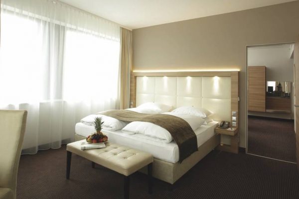 zimmer-suite-01-h4-hotel-berlin-alex
